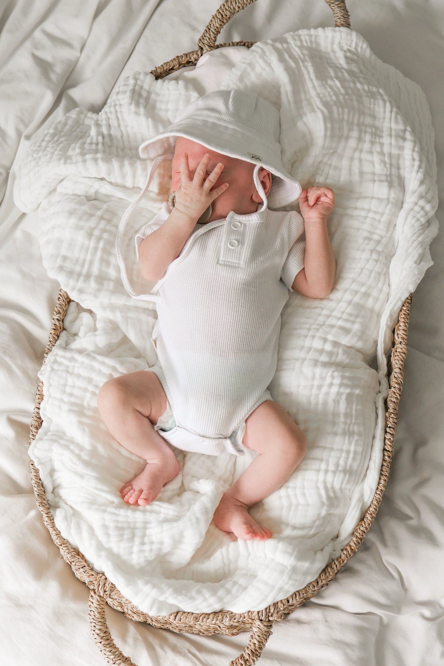 3 Little Crowns Summer Bodysuit & Sun Hat Set White