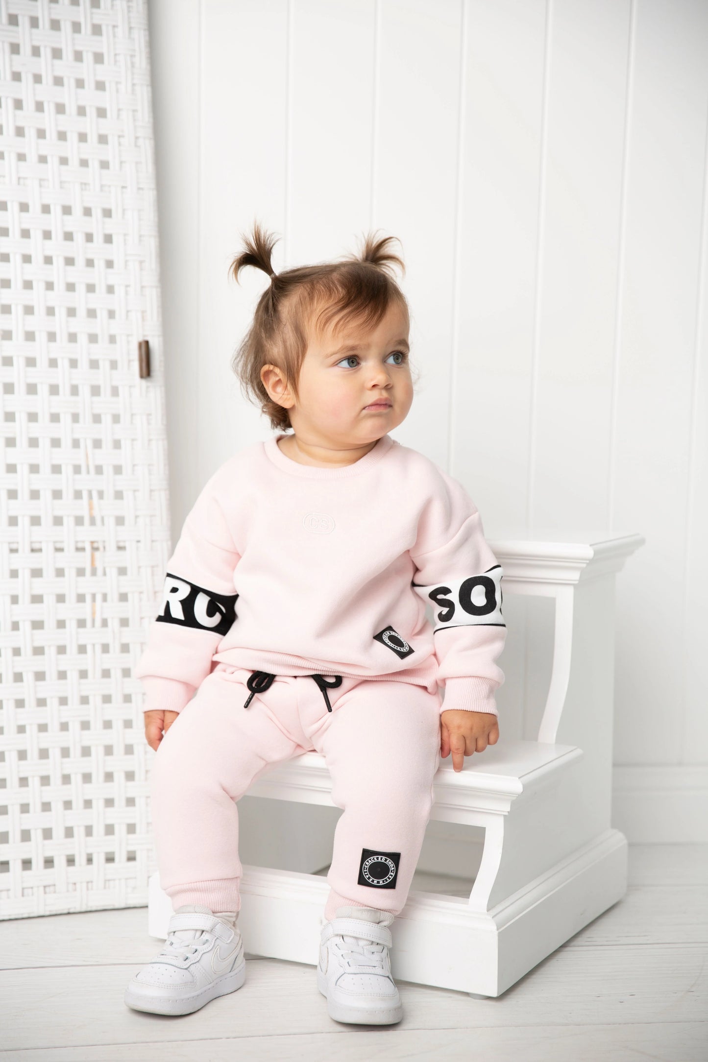 Cracked Soda Alaska Detailed Crew Set Pink