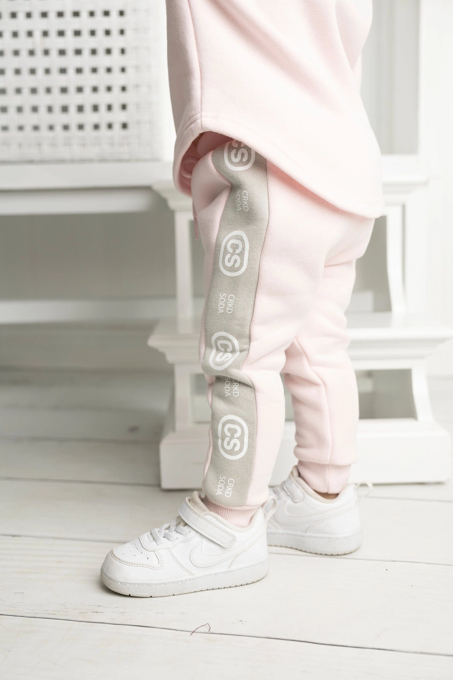 Cracked Soda Dolce Detailed Crew & Pant Set Pink