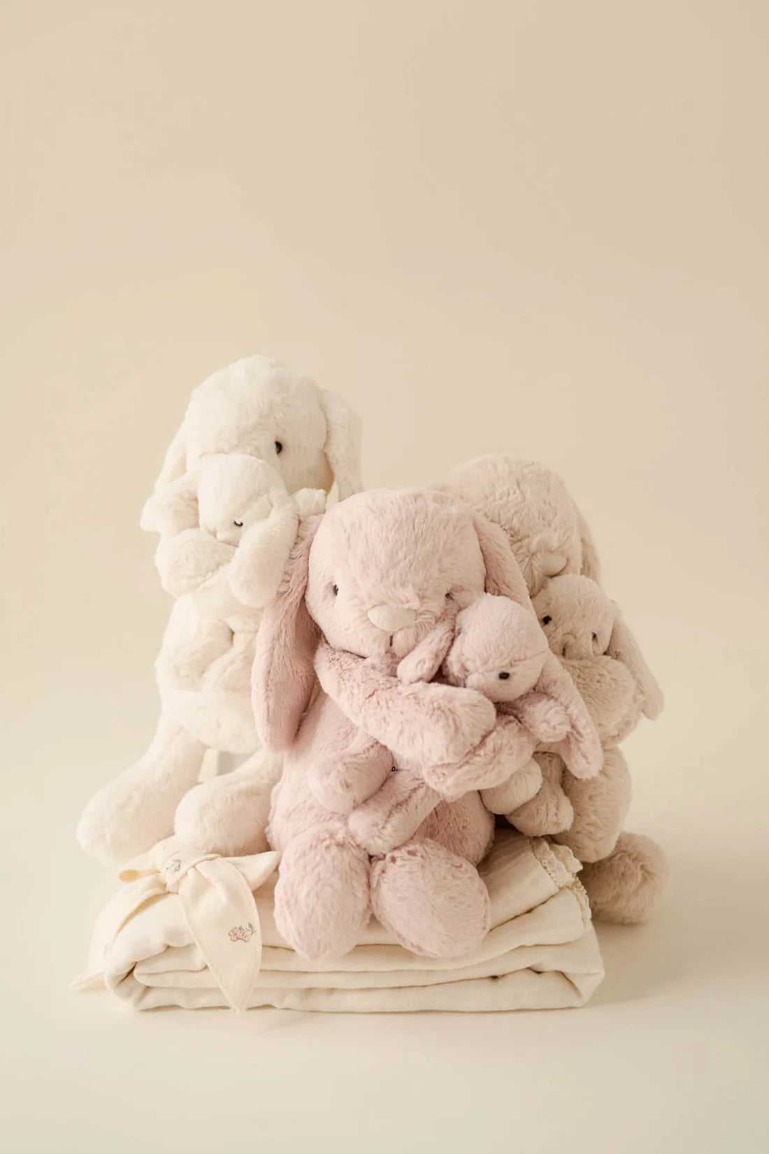 Jamie Kay Snuggle Bunnies Frankie the Hugging Bunny Marshmallow
