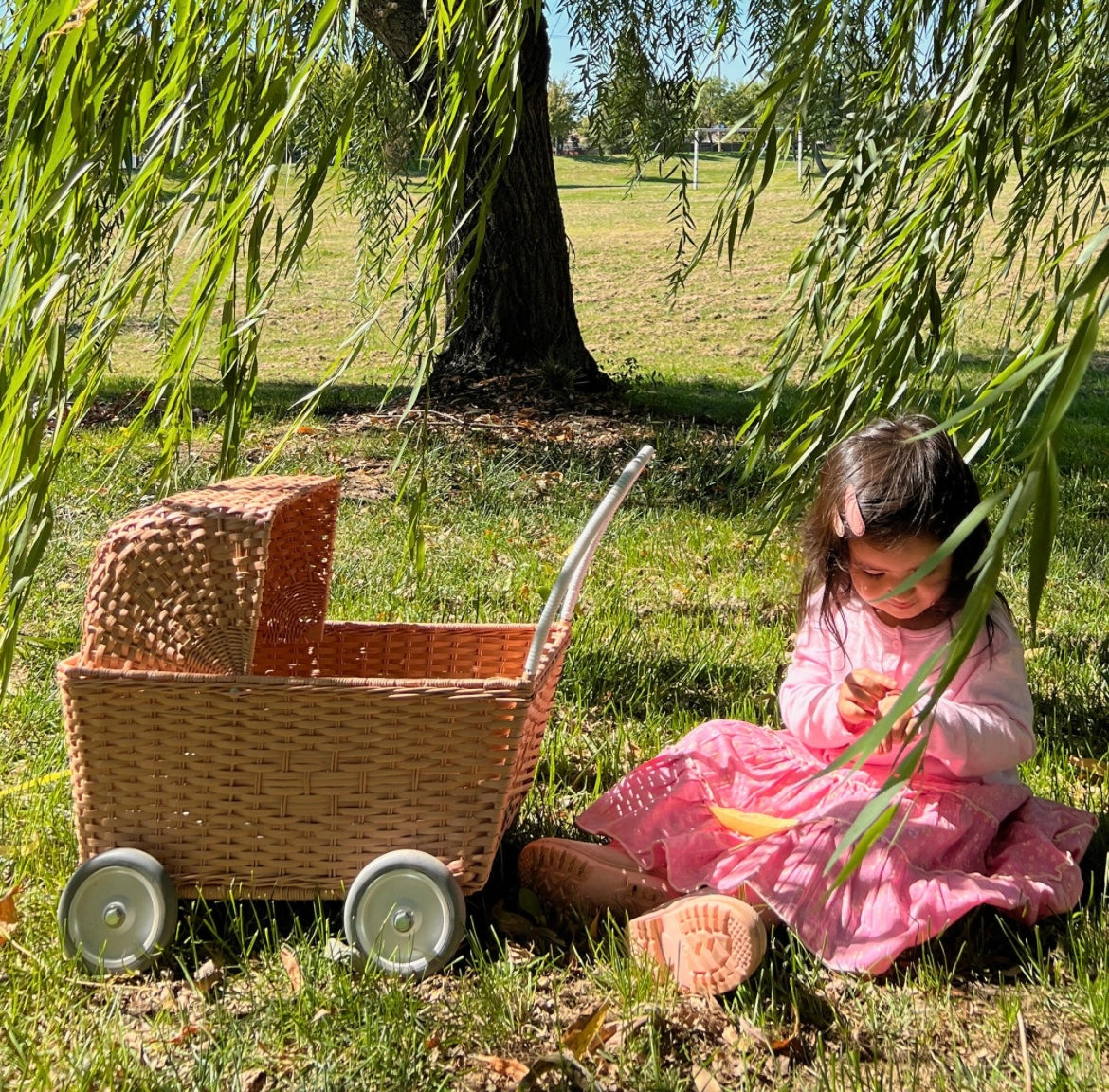 Olli Ella Rattan Pram Strolley Seashell Pink