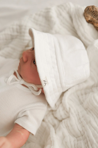 3 Little Crowns Summer Bodysuit & Sun Hat Set White