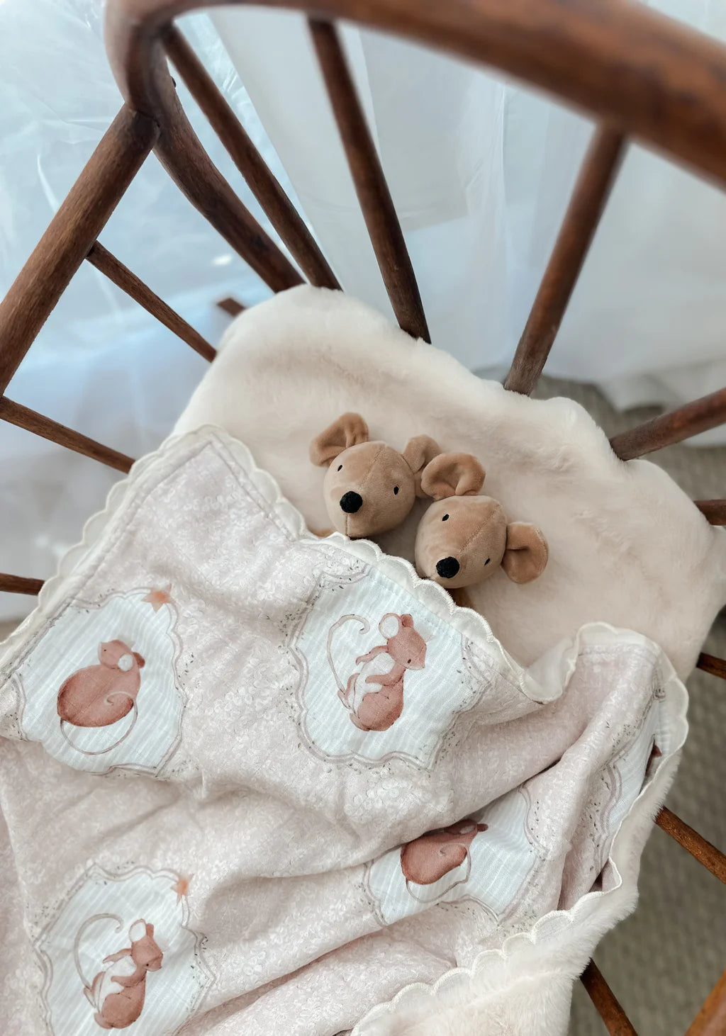 Pop Ya Tot Sweet Squeak Fur Lined Cot Blanket / Quilt
