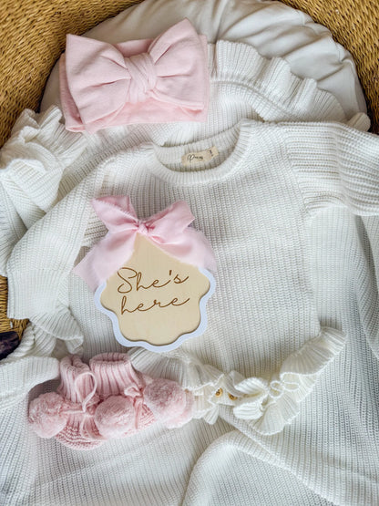 Petite + Co ‘She’s Here’ Pink Bow Plaque
