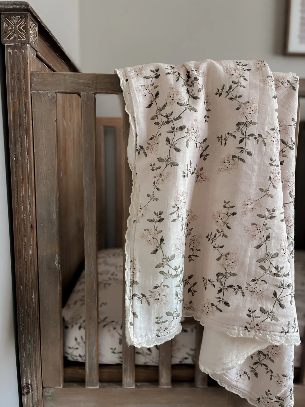 Pop Ya Tot Fleur Blanche Fur Lined Cot Blanket