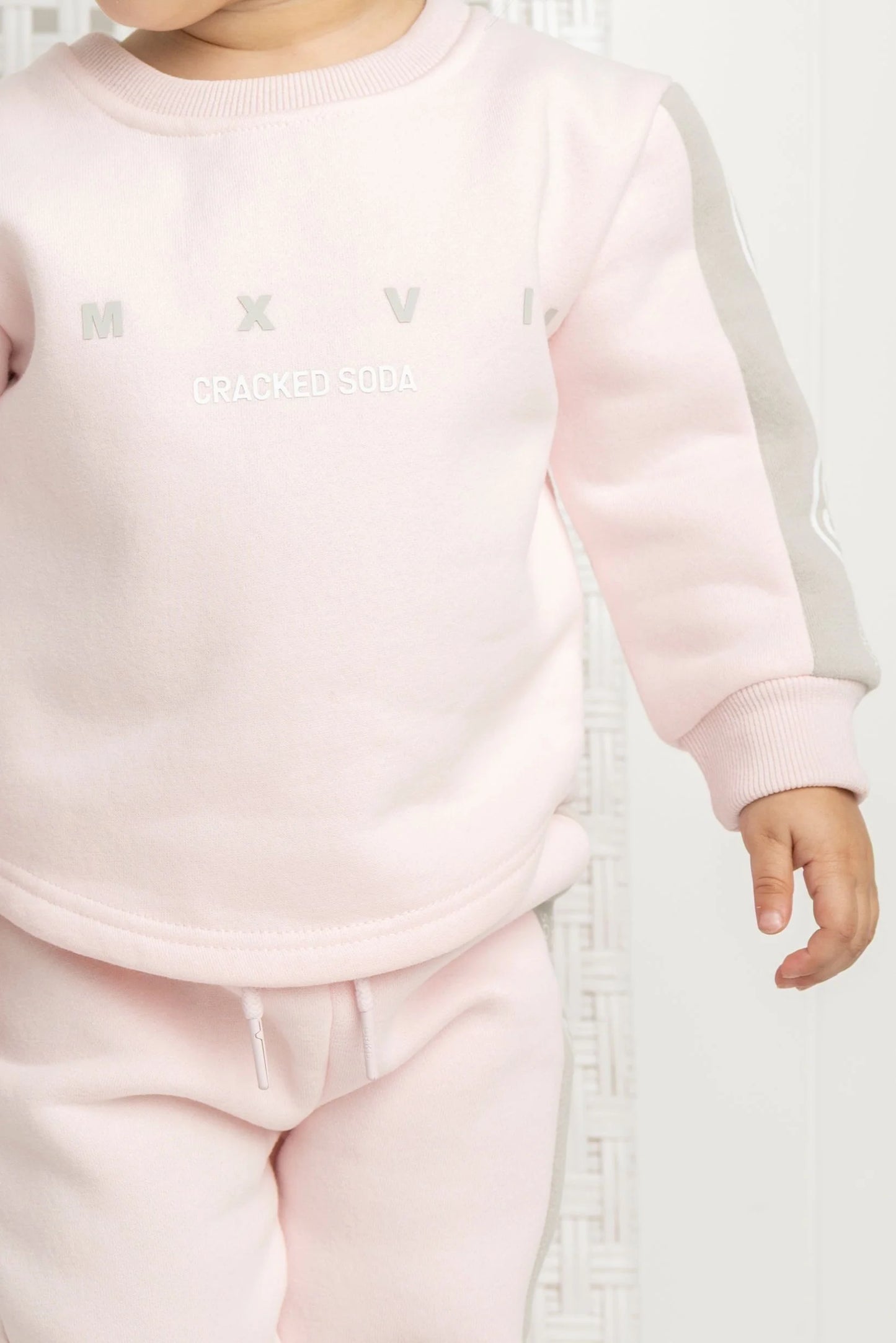 Cracked Soda Dolce Detailed Crew & Pant Set Pink