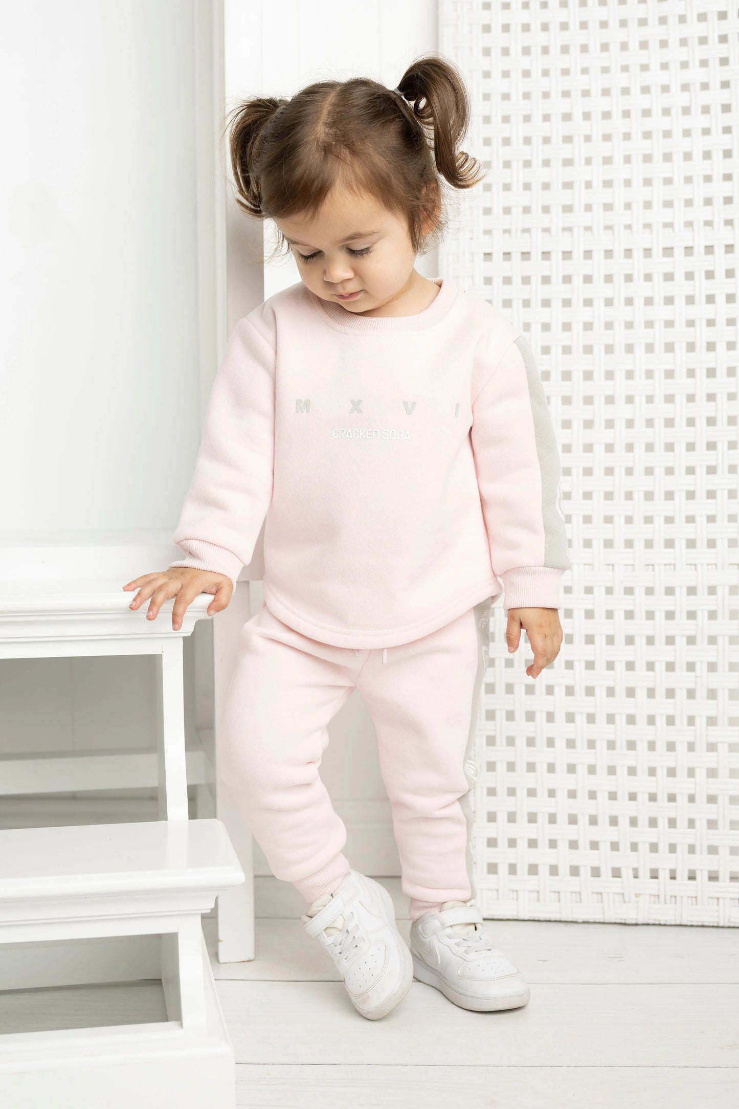 Cracked Soda Dolce Detailed Crew & Pant Set Pink